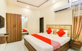 Oyo 28789 Hotel Adarsh